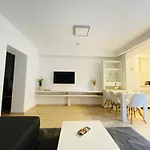 Urbank Apartment - Self Check-In